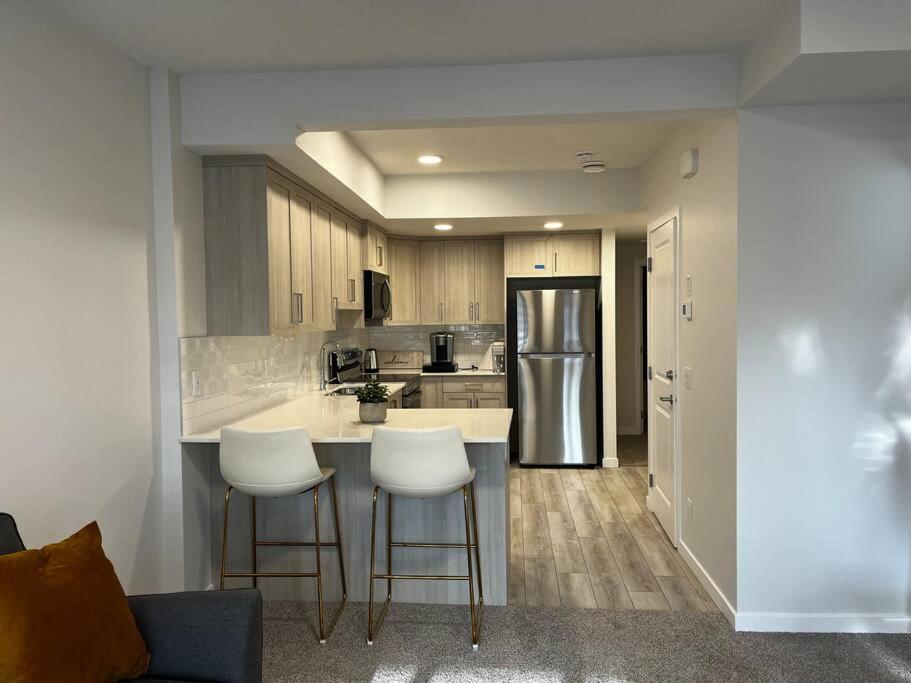Brand New - Home Away From Home In Nw YYC Dış mekan fotoğraf
