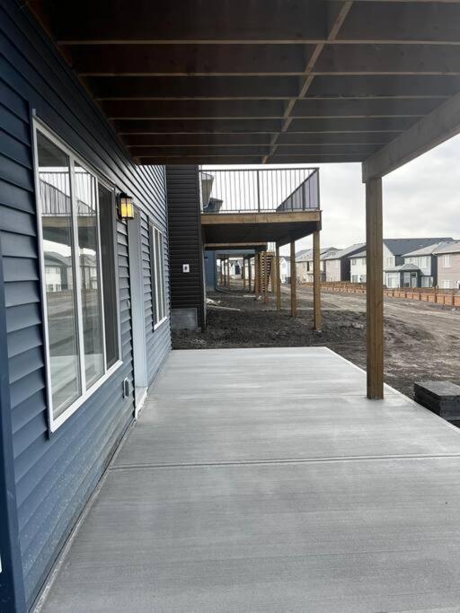 Brand New - Home Away From Home In Nw YYC Dış mekan fotoğraf